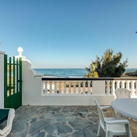 Vakantiehuis First Line Of The